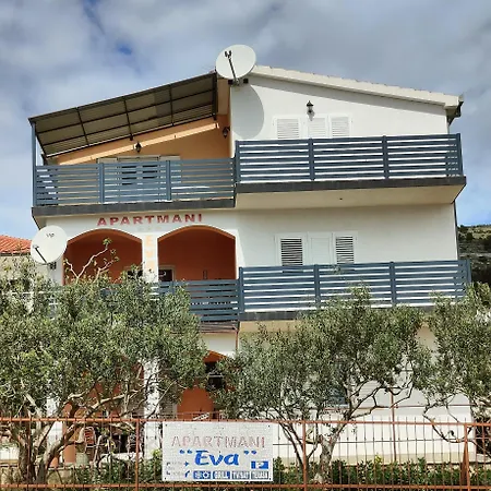 Apartament Eva 1 *